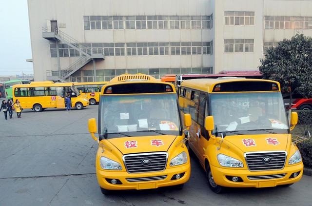 給轄區幼兒園校車“體檢”