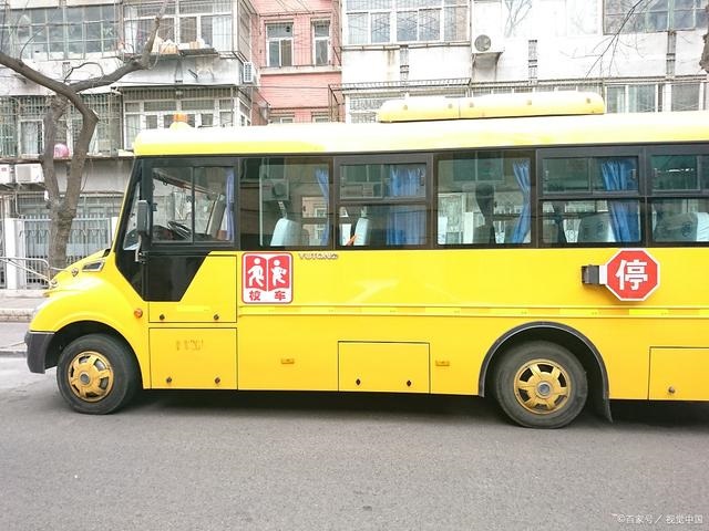 給轄區幼兒園校車“體檢”