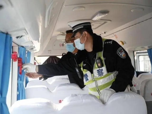 把好校車安全關！煙臺交警第五大隊開展校車專項檢查