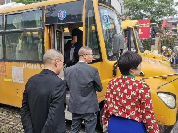 守校車管理底線，護學生生命安全