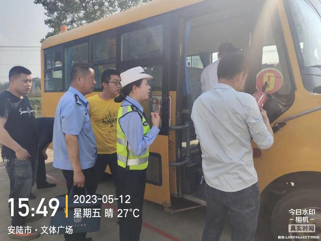 安陸多部門聯合開展校車安全檢查