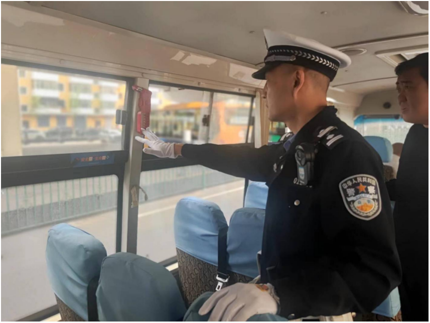 冰城公安宣防并行把好校車安全關