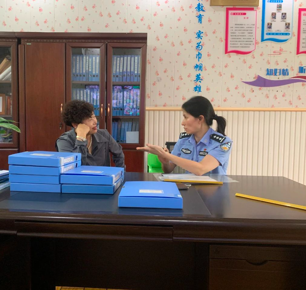 織密學(xué)生交通安全防護網(wǎng)，潮南交警加強校車安全檢查和校車司機安全宣傳教育