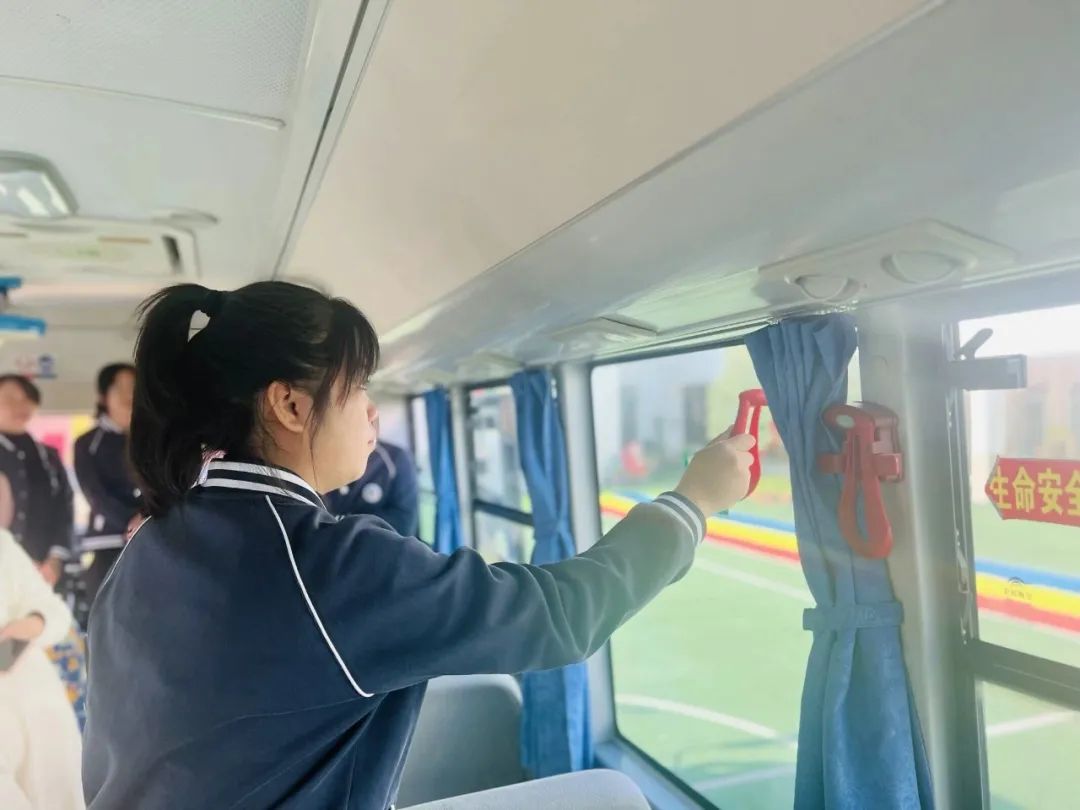 為愛護航，平安校車伴我行 ——方點圓幼兒園校車安全演練