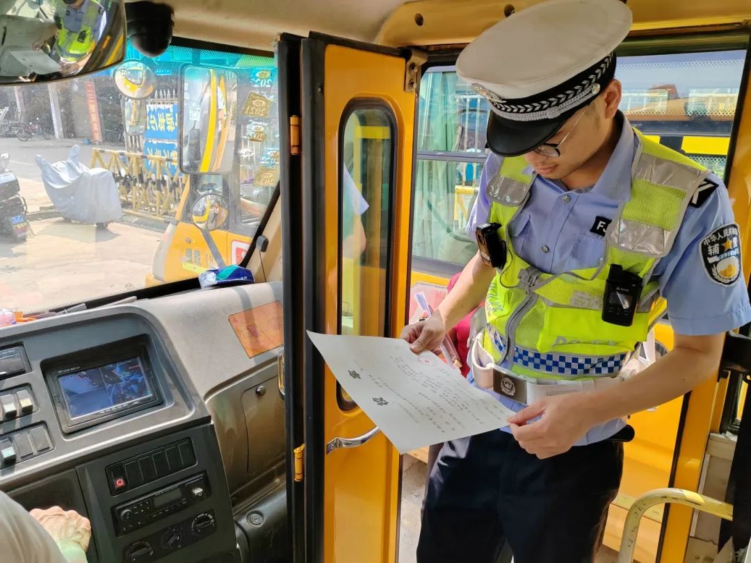 為校車“做體檢”！通挽鎮聯合多部門開展校車安全大檢查
