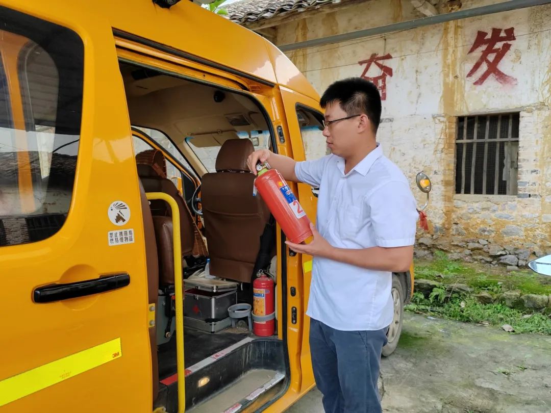 為校車“做體檢”！通挽鎮聯合多部門開展校車安全大檢查