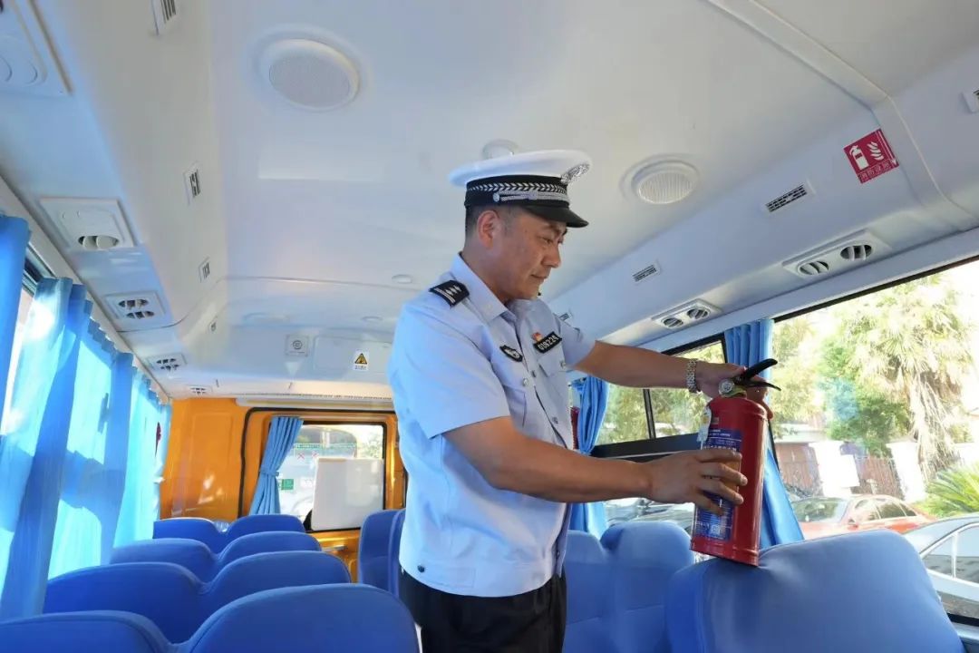 安全感拉滿的校車，看蜀黍如何“穩穩”拿捏！
