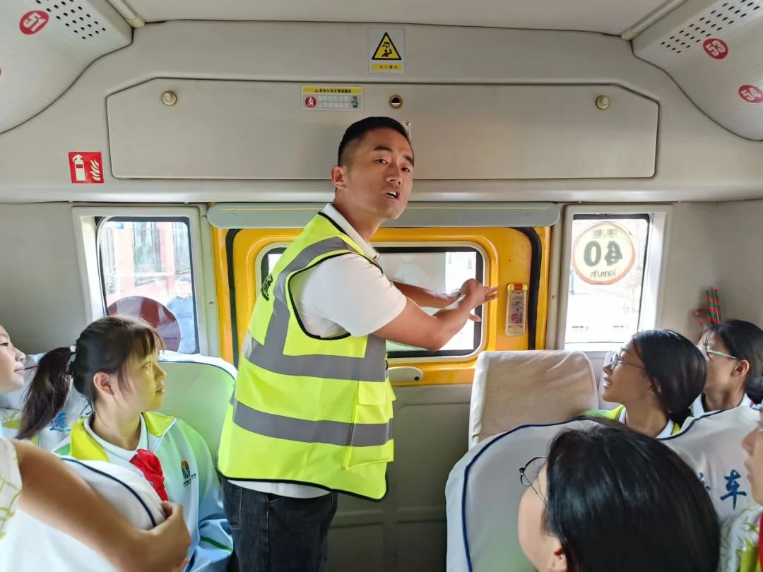 平安三中|我校開展校車疏散演練
