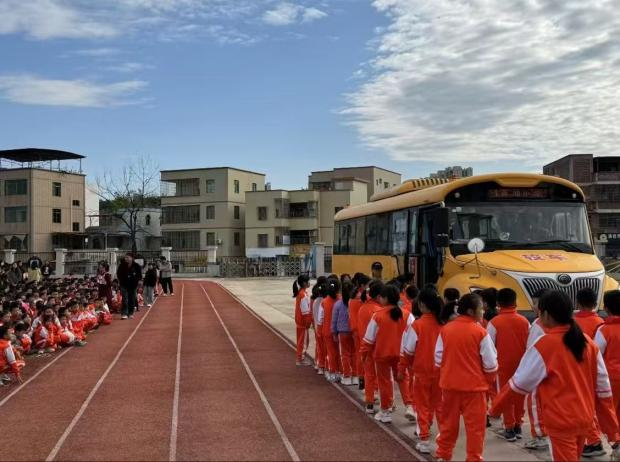 百加小學交通安全教育暨校車安全應急演練活動
