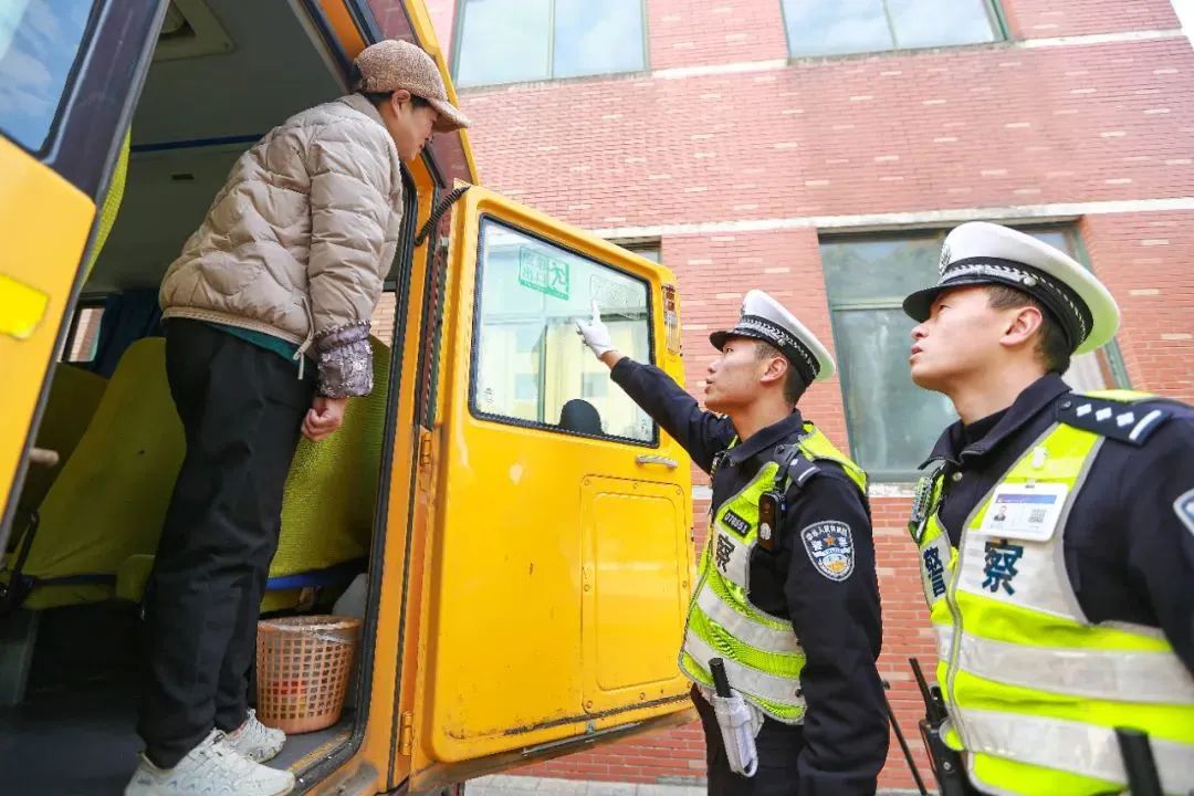 【金彩 安全】擰緊校車“安全閥” 筑牢學生“平安路”——金獅小學開展校車安全教育系列活動