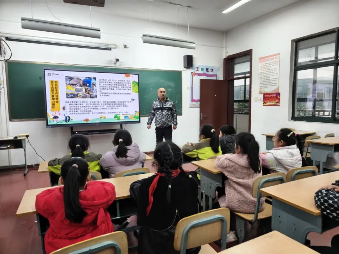 【金彩 安全】擰緊校車“安全閥” 筑牢學生“平安路”——金獅小學開展校車安全教育系列活動