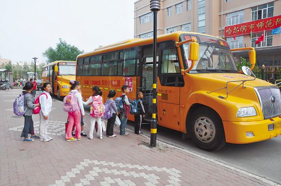 《黑龍江省校車服務(wù)方案》規(guī)定2015-2018為非專用校車過渡期