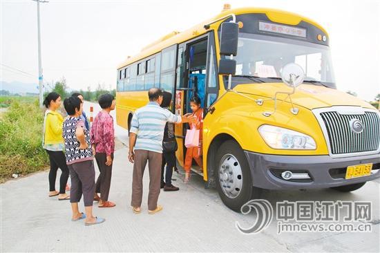 63輛校車接送9鎮5千多名學生上下學！“臺山經驗”或將在廣東全省推廣