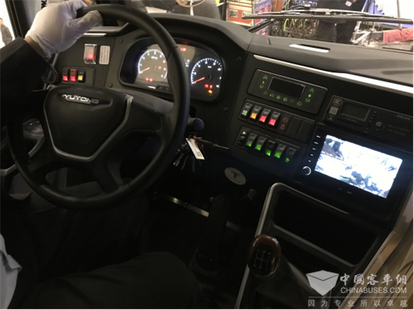 為學(xué)童撐起安全保護(hù)傘 宇通第三代校車(chē)為愛(ài)出發(fā)