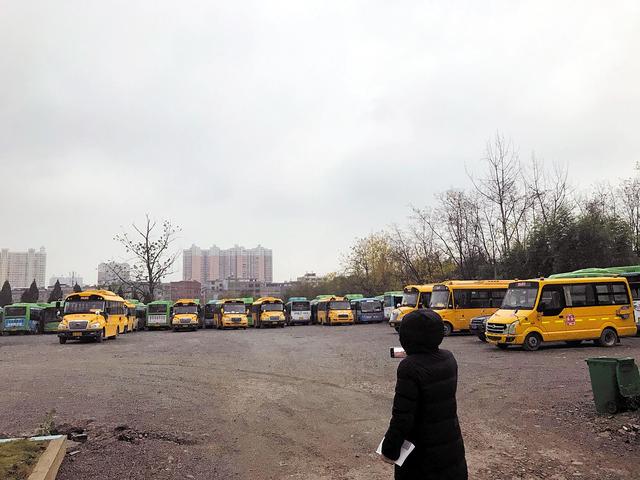 湖北省崇陽縣率先成立國有校車公司 收購180多臺私營校車嚴格統一管理 湖北省崇陽縣率先成立國有校車公司 收購180多臺私營校車嚴格統一管理