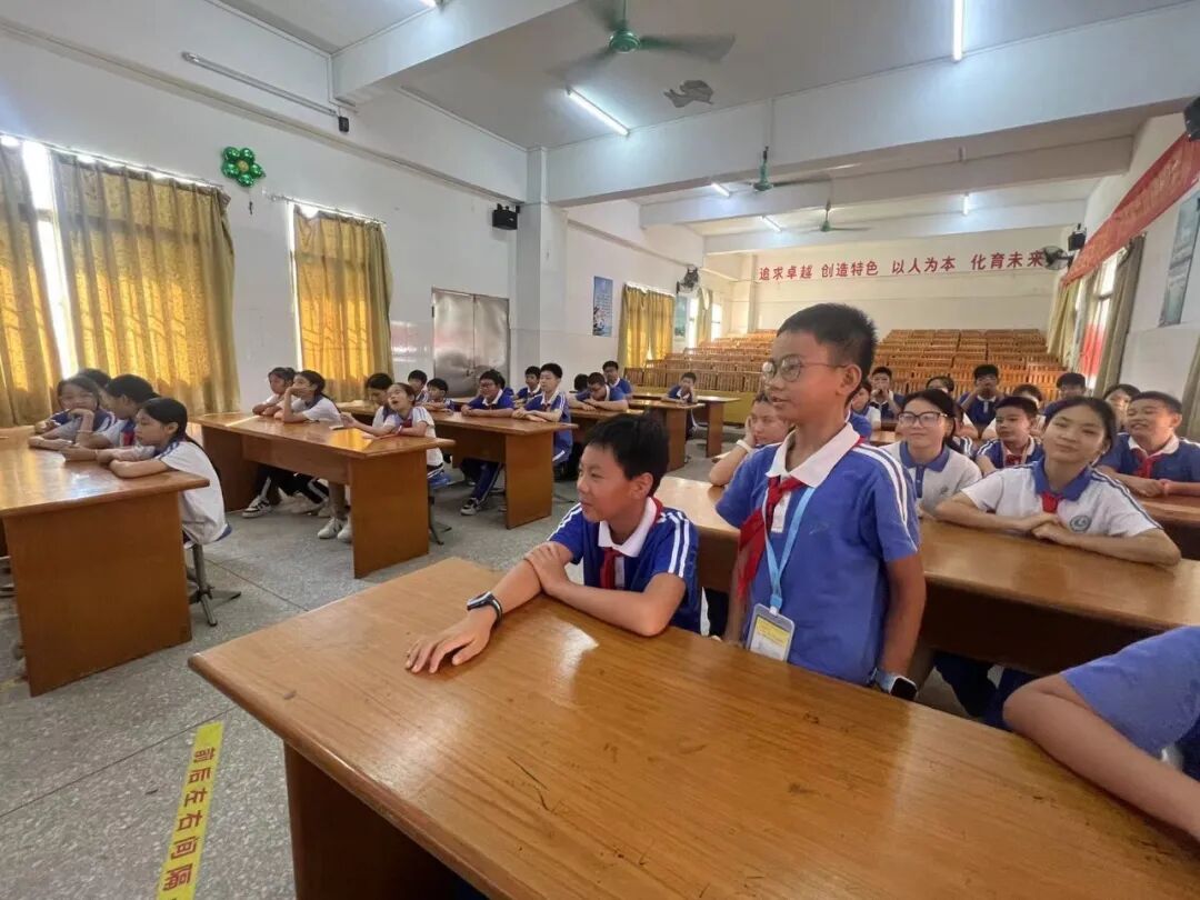 守護校車安全,共筑學生出行防線——校車學生安全培訓(xùn) 守護校車安全,共筑學生出行防線——校車學生安全培訓(xùn)