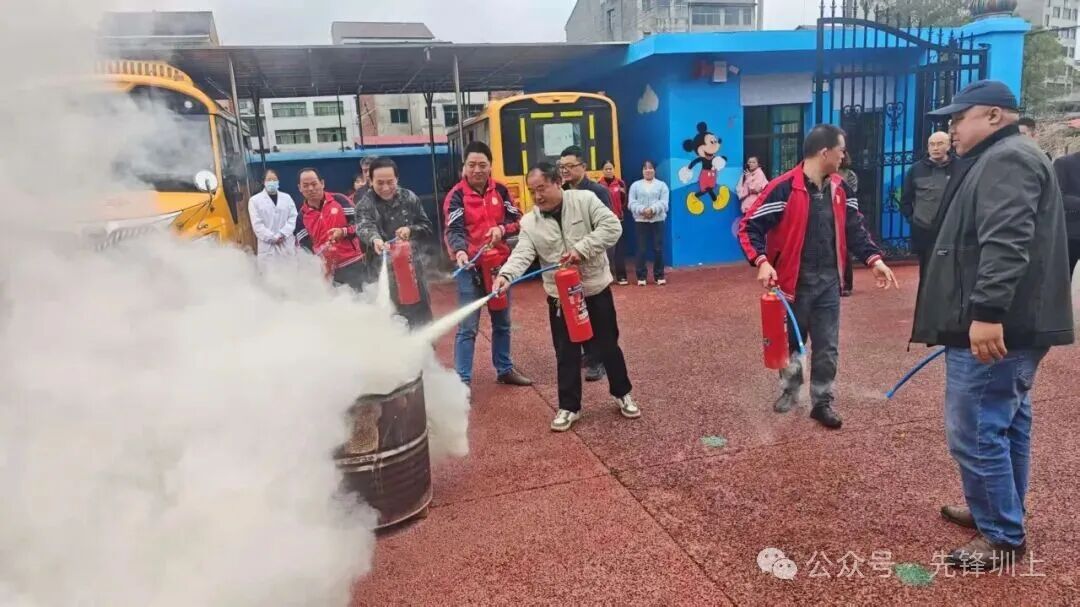 筑牢安全防線 守護(hù)童心出行——圳上鎮(zhèn)開展校車安全應(yīng)急演練 筑牢安全防線 守護(hù)童心出行——圳上鎮(zhèn)開展校車安全應(yīng)急演練