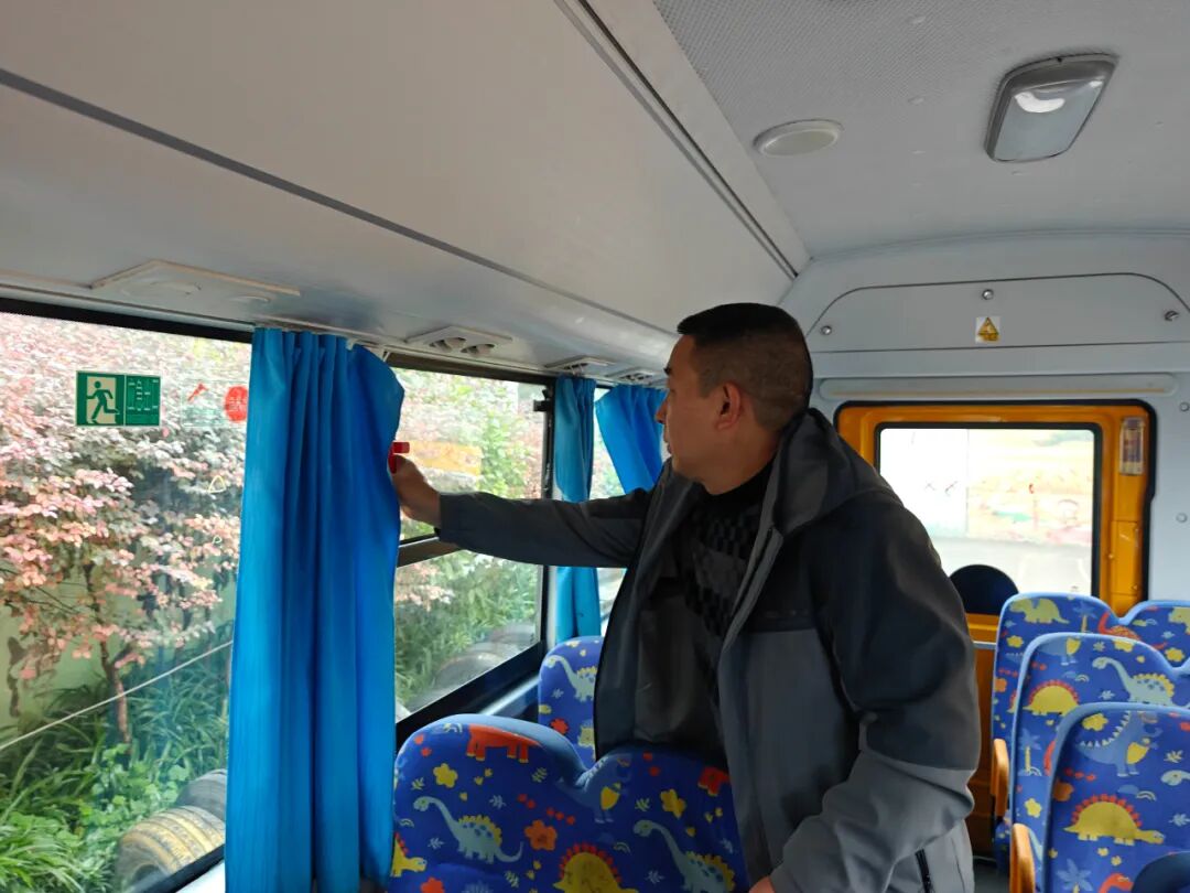 【校車安全】安全“童”行--仁懷市城北幼兒園開展校車消防安全演練活動 【校車安全】安全“童”行--仁懷市城北幼兒園開展校車消防安全演練活動