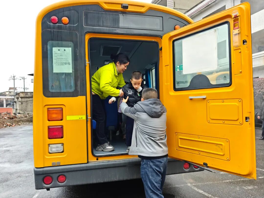 【校車安全】安全“童”行--仁懷市城北幼兒園開展校車消防安全演練活動 【校車安全】安全“童”行--仁懷市城北幼兒園開展校車消防安全演練活動